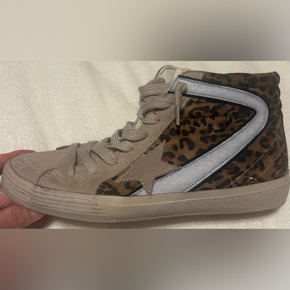 ShuShop Leopard Print Passion Sneakers - size 9 RARE hard to find!